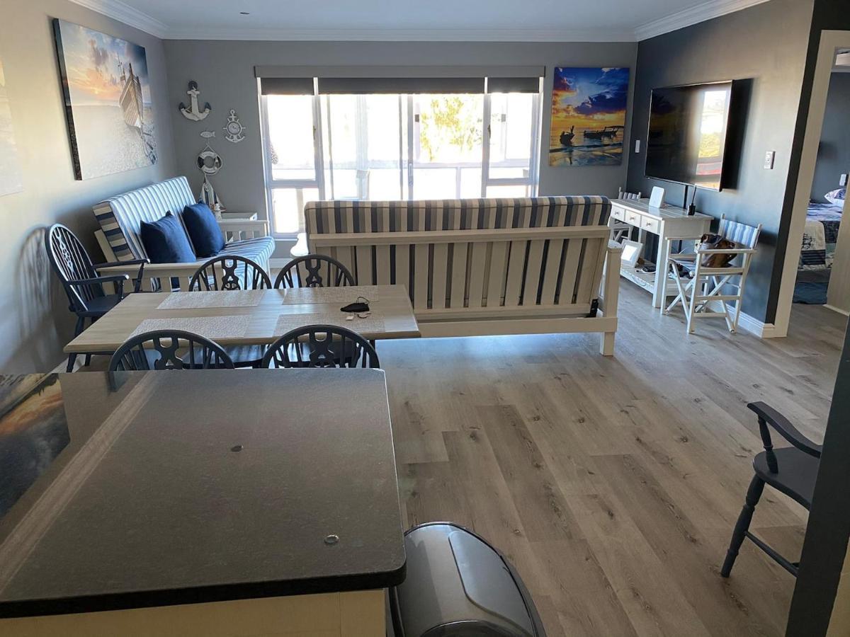 Modern Apartment Walking Distance To Main Beach Restaurants And Other Amenities Jeffreys Bay Εξωτερικό φωτογραφία