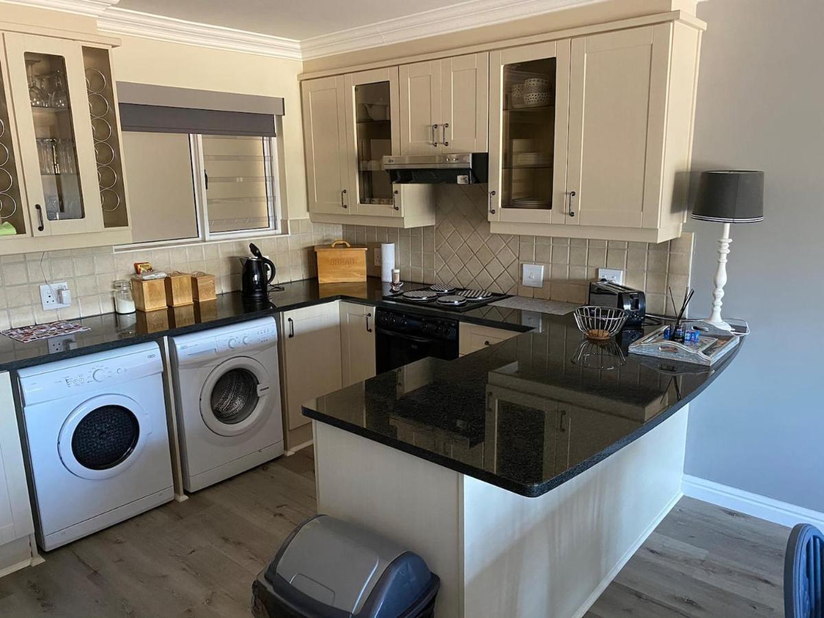 Modern Apartment Walking Distance To Main Beach Restaurants And Other Amenities Jeffreys Bay Εξωτερικό φωτογραφία