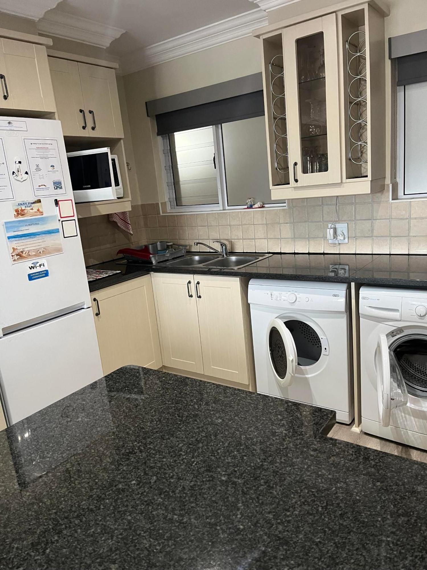Modern Apartment Walking Distance To Main Beach Restaurants And Other Amenities Jeffreys Bay Εξωτερικό φωτογραφία