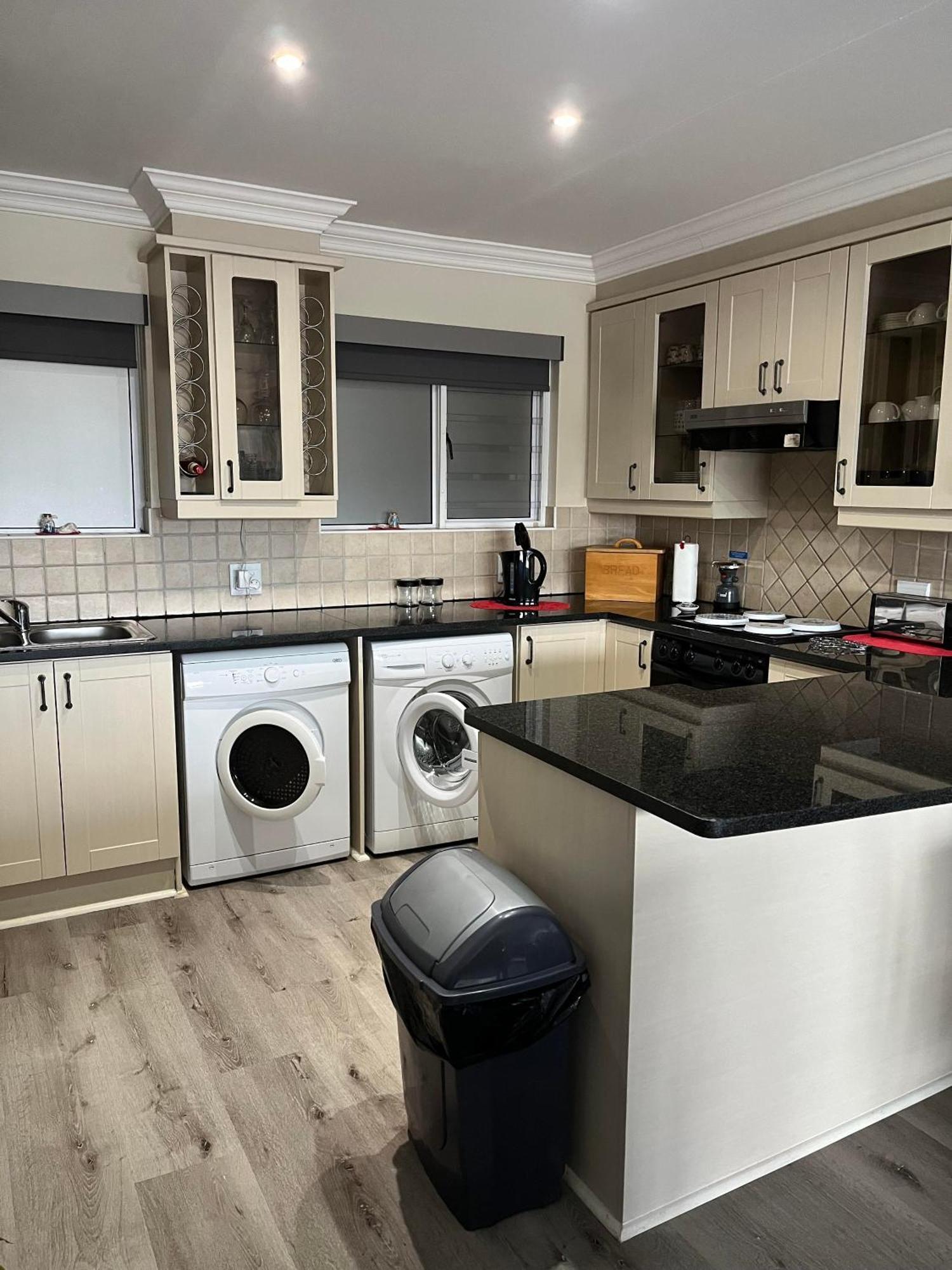 Modern Apartment Walking Distance To Main Beach Restaurants And Other Amenities Jeffreys Bay Εξωτερικό φωτογραφία